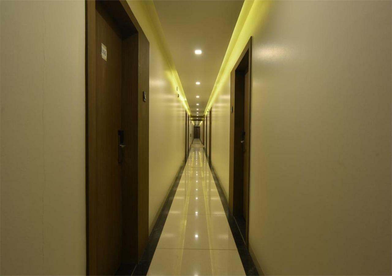 Hotel Jhankar Palace Dhule Exteriör bild